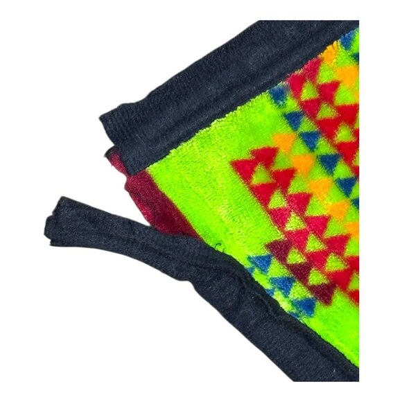 Southwest Tuscan Style Reversible Fleece Blanket 70X58 Tribal Pattern Green Red - Picture 4 of 5